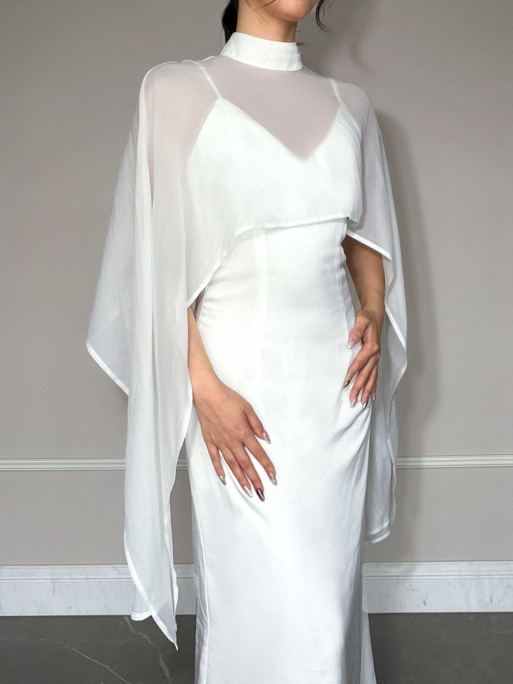 Sheer Cape Mock Neck Maxi Dress｜Creamy White