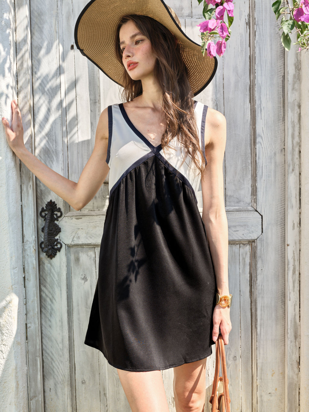 Contrast Trim V-Neck Sleeveless Swing Mini Dress